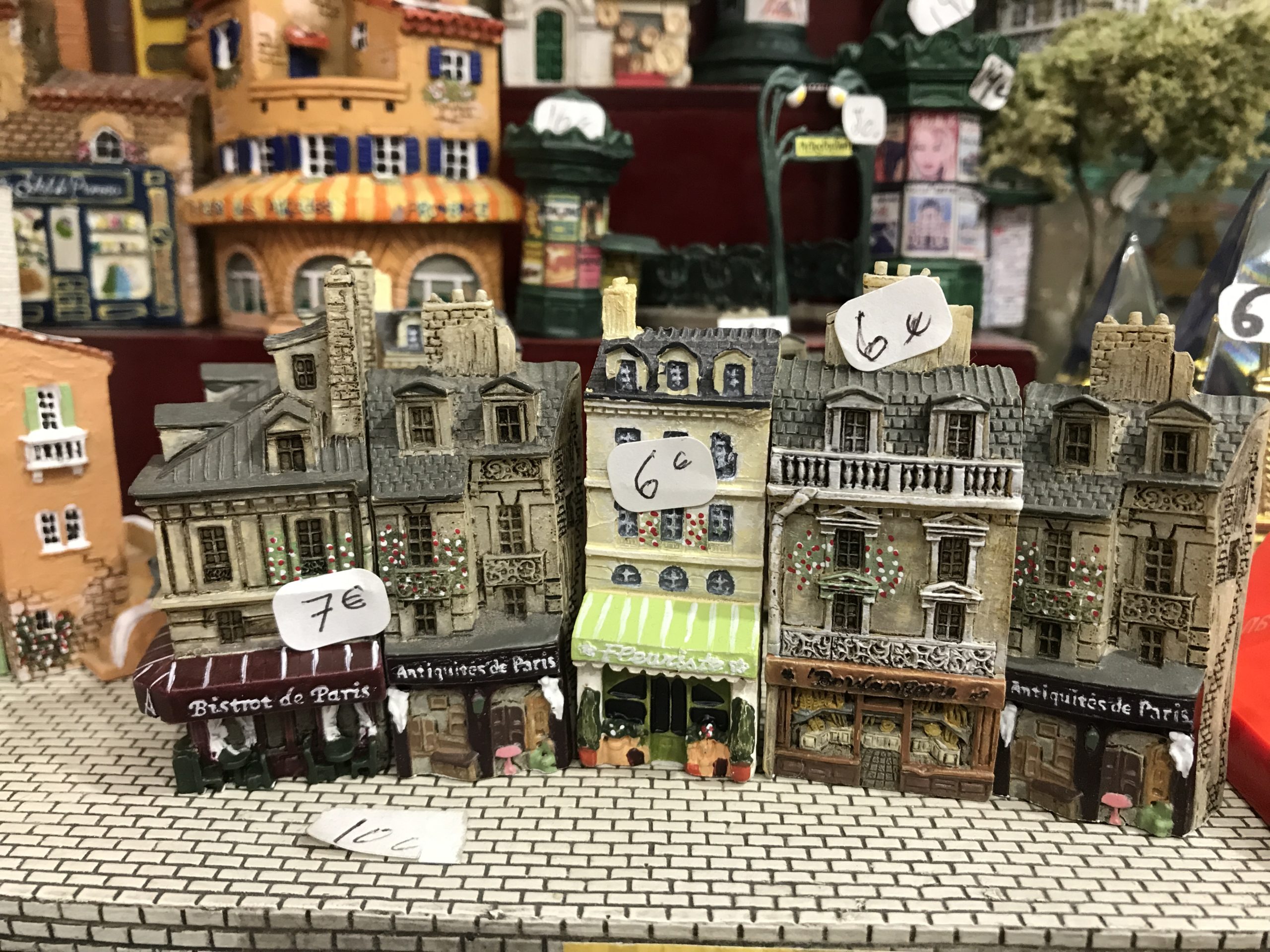 Miniature Carlton By Dominique Gault – Poste Miniature En Résine – Réf 218416