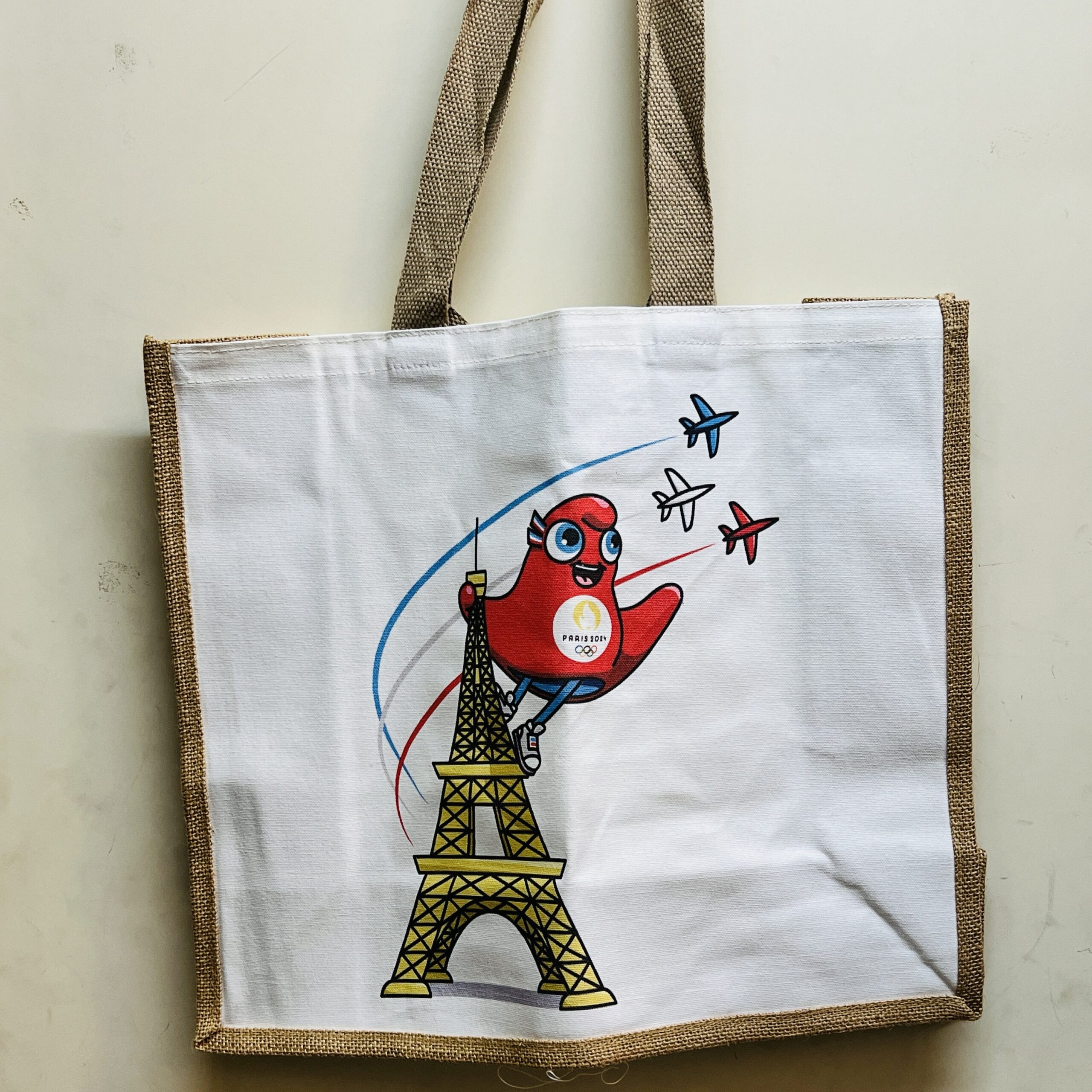 sac shopping mascotte Tour Eiffel Paris 2024